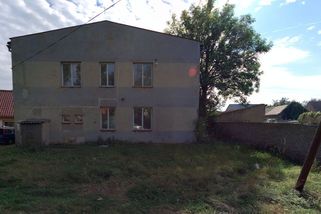 Rodiče se bojí pouštět děti ven, řekl po úmrtí batolete starosta obce na Lounsku - Novinky